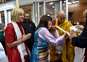 S.H. der Dalai Lama und Barbara Hausjell